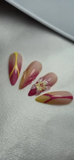 Prestation ongles press on sur mesure à Saujon , Saujon, Nails by S
